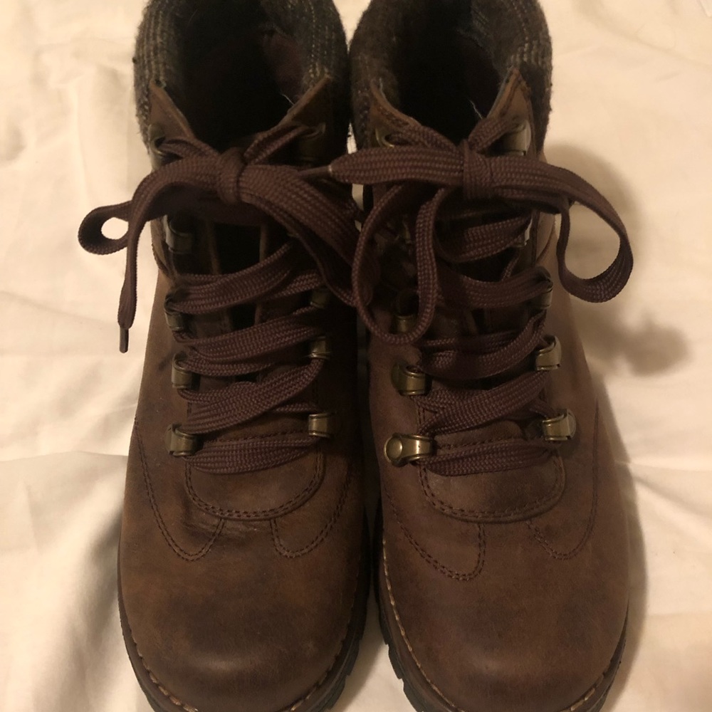Boots - Picture 4 of 5